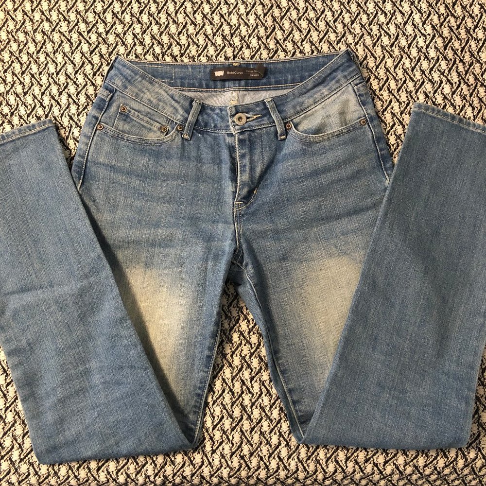 Levi's Bold Curve Classic Rise, Straight Leg Jean Size 4 / 27